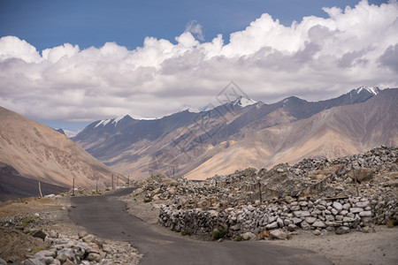 云景观查谟和克什米尔喜马拉雅山莱达赫查谟和克什米尔岩石图片