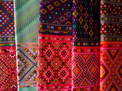 丰富多彩的泰国式丝绸织物泰国纺手工编物抽象的装饰品图片