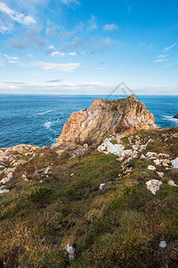 波浪旅游夏天西班牙阿斯图里亚州坎塔布基海的景色岸和悬崖观图片