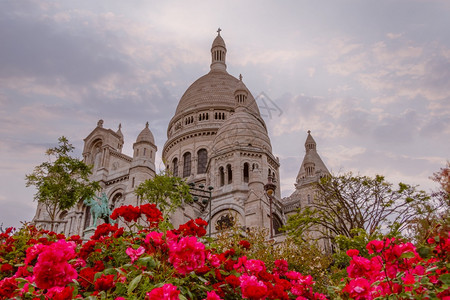 晚上蓝色的法国巴黎清晨傍晚靠近大教堂圣心红玫瑰露天之夜圣心大教堂天主图片