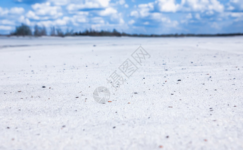 矿业场地石英白沙的景观地平线遥远天空云彩离焦点西里卡沙密闭粒状的图片