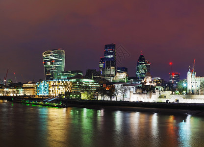 英国伦敦市金融区在夜幕下进入财务区克拉夫琴科晚上图片