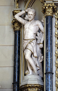 细节圣塞巴斯蒂安杰罗姆祭坛上的雕像萨格勒布教堂献给圣母玛利亚天主教光环图片