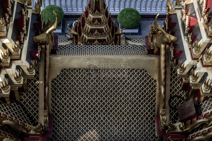 天线古老的泰国曼谷2019年月23日至9对金殿屋顶外拉恰纳达姆寺庙洛哈普拉萨尔金属宫的对称视图古董图片