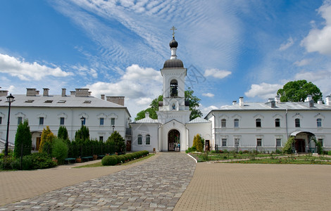 普洛特斯克白俄罗里姆林市东正教修道院堂圆顶外部的户历史图片