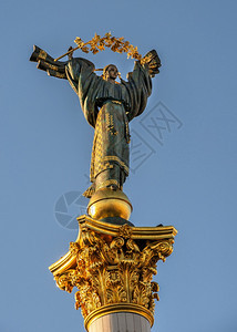 一种早晨乌克兰基辅7120乌克兰基辅独立纪念碑在乌克兰基辅的Nazalezhnosti迈丹纳扎列兹赫诺斯提20年7月1日图片