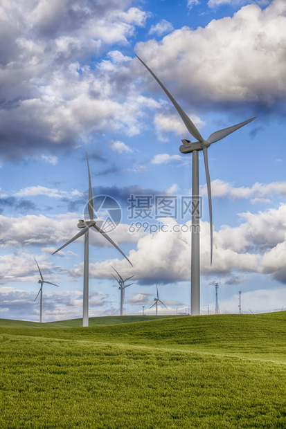 场地现代风车利用美国华盛顿州东部Palouse地区的小麦和谷物农场的风虫制造干净的气旋成清洁的愤怒颜色功率图片