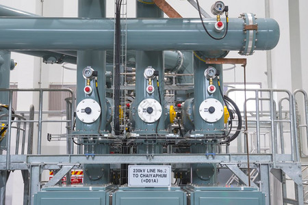 金属燃料工业发电厂内部现的设备电缆和管道设备电线和管道泵图片