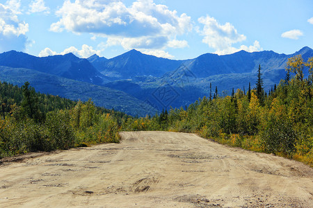 追踪西伯利亚的泥土道路和山丘图景观乡村的污垢图片