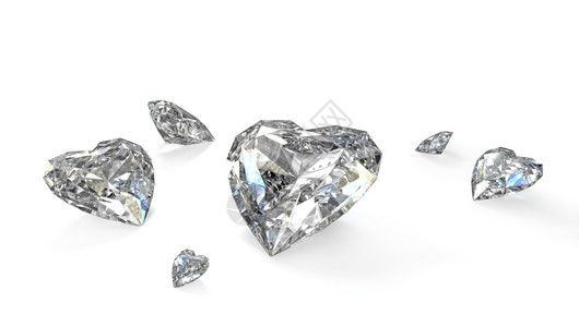 玻璃很少的心形钻石在白色背景上被孤立火花优雅图片