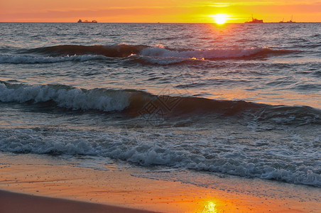 海滩景波罗的日落美丽出和海浪美丽的日出和海浪波罗的日落旅行图片