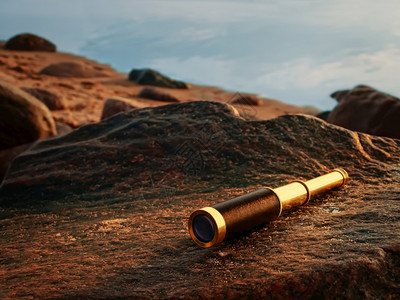单眼使用海岸石的古董黄铜望远镜夏令放大图片