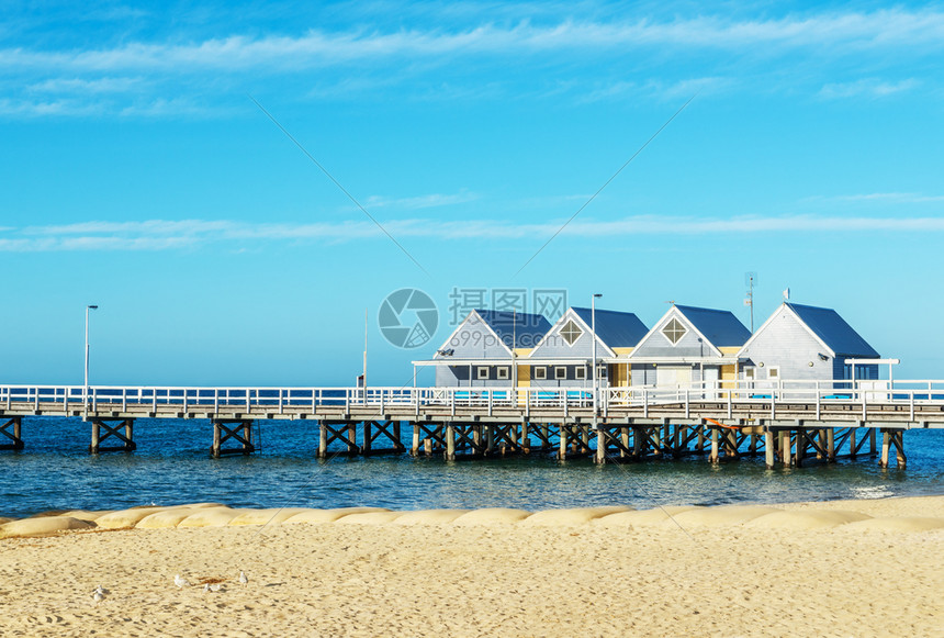 冲浪海洋夏天西澳大利亚州WoodenBusselton码头南半球最长的木材堆积式码头图片