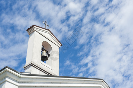 农村草地小钟塔乡村教堂一号的钟声世图片