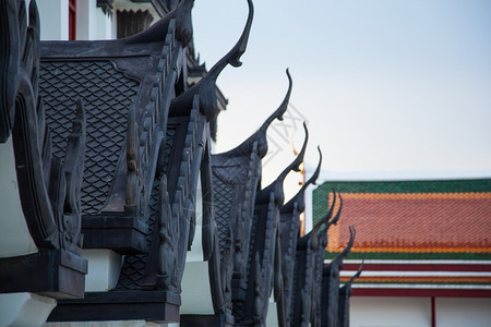 装饰风格泰国的屋顶庙宇一个美丽的设计是一个独无二的象征物宗教图片