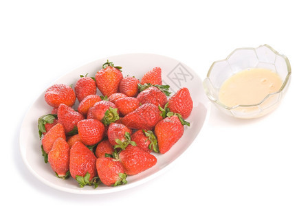 团体多汁的小吃白菜中分离的草莓和酸奶味图片