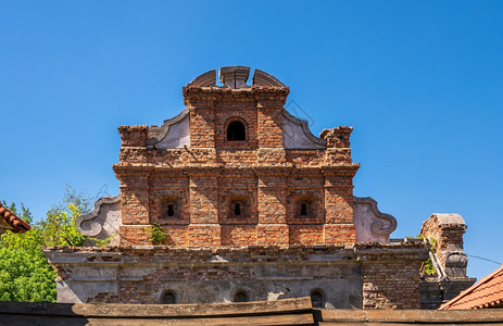 吉林建造草Chyhyryn乌克兰0712在阳光明媚的夏日在乌克兰Chyhyryn的BohdanKhmelnytskyi住所修复了屋背景