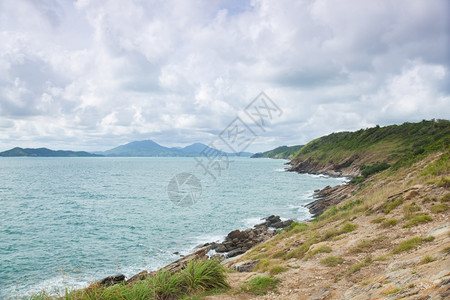 科克萨梅特云的海岸覆盖天空就像暴风雨来袭一样黎明岩石天气图片