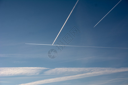飞引擎空气蓝色天中的体图片