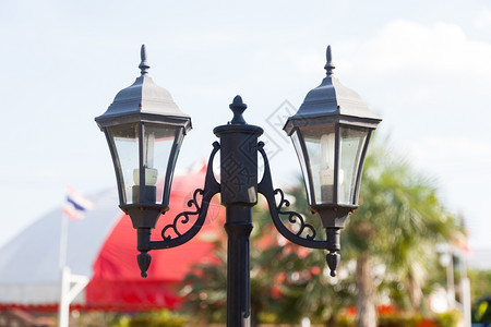 支柱花园的灯具装饰一根防火管柱两盏灯力量柱图片