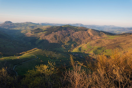 坎塔布里亚山谷景观图片