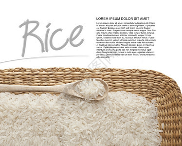 亚洲没有煮熟的白大米用木勺子在稻草背景上白饭一种产品图片