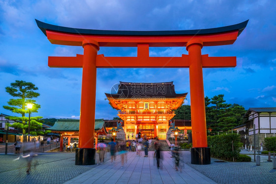 橙文化日本京都黄昏时的FushmiInari神社旅行图片