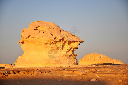 公园埃及著名的白沙漠风景早晨结石图片
