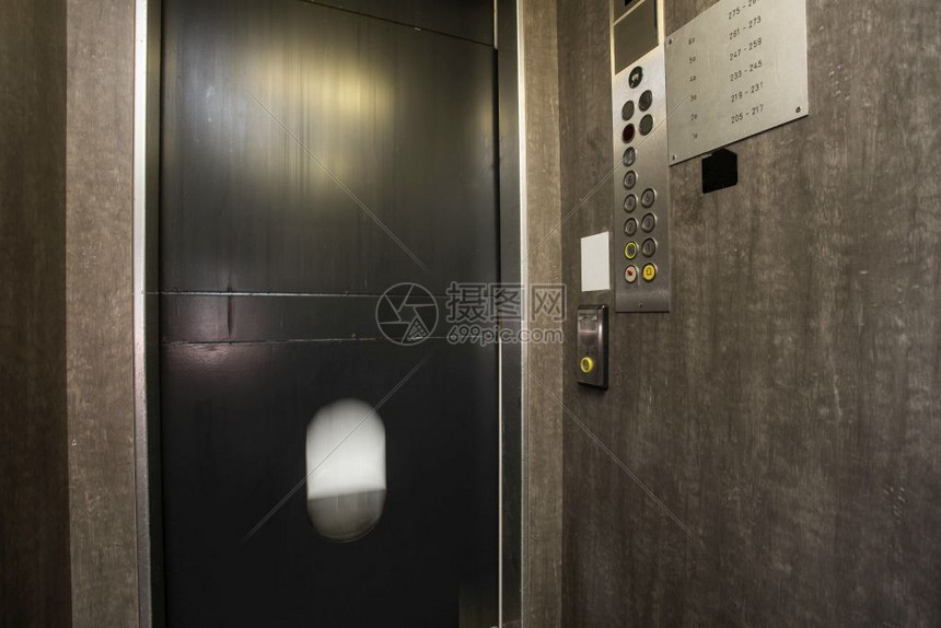 机器数字现代的电梯内部按钮楼层选择按钮移动电梯内部按钮楼层选择按钮移动图片