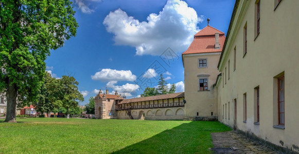 乌克兰利沃夫地区佐克瓦Zhovkva城堡在乌克兰利沃夫地区日光照的夏发现佐尔克瓦住宅图片