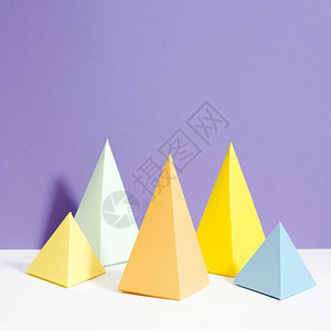 曲线条色彩多三角纸收藏象征图片