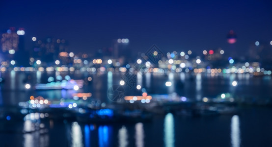 散景夜晚幕照亮城市模糊的天线灯光在河上反射天际线图片
