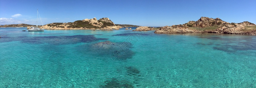旅行科西嘉岛Maddalena群岛是法国科尔西卡与意大利萨尔丁亚东北部之间的博尼法西奥海峡上的一组岛屿由七个主要岛屿和许多其他小图片