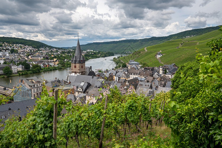 河边德国Moselle河附近的Bernkastel全景图像旅行兴趣图片