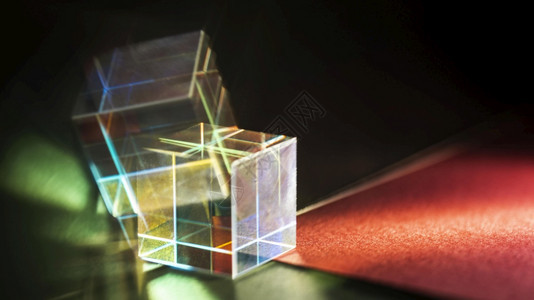 抽象的彩虹灯光棱镜效果钻石液体乐趣图片