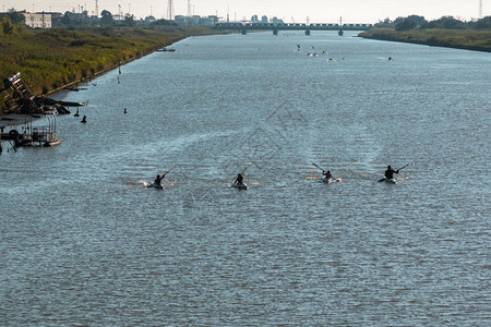 河上独木舟竞赛的轮光片种族天线活动图片