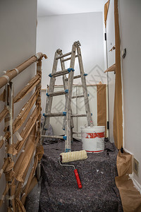 片材装修楼梯和油漆地板用保护膜覆盖的工具楼梯和油漆地板用保护膜覆盖的工具墙图片