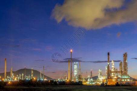 行业蒸汽柴油机黎明时空的风景石油炼厂美丽的Chonburi炼油厂图片