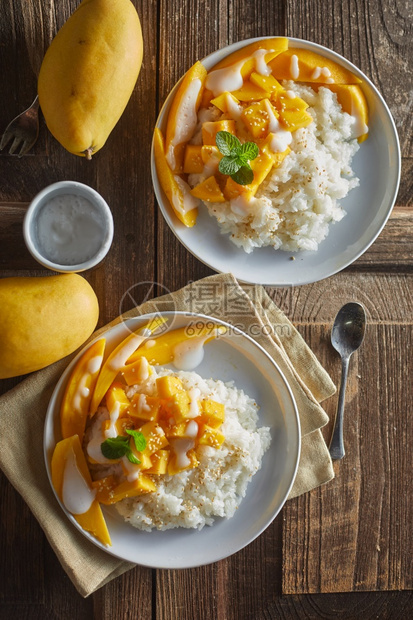 可口粘稠的亚洲芒果加粘糊米饭泰国甜点图片