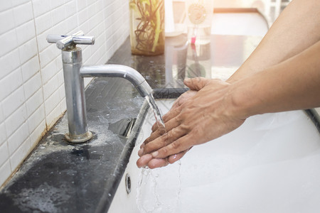 健康人类用清水洗手的日常卫生活动如何在日常生活中推广到19岁厨房液体图片