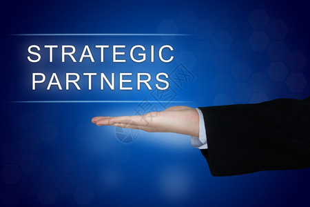 创新过程蓝背景上有商业手的战略伙伴按键Blue背景专业的图片