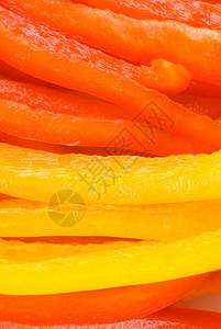 红色的维他命和黄胡椒片作为沙拉新鲜的图片