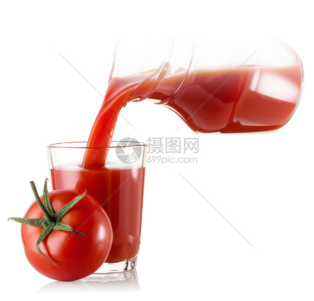 茶点水果工作室番茄汁倒入一个玻璃杯从在白色背景上孤立的罐子中倒入一个瓶的杯图片