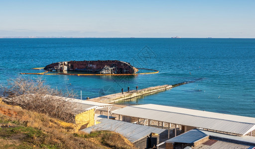 灾难乌克兰奥德萨Odessa120419在乌克兰敖德萨Odessa海岸外一艘小型油轮DELFI残骸破坏太阳图片