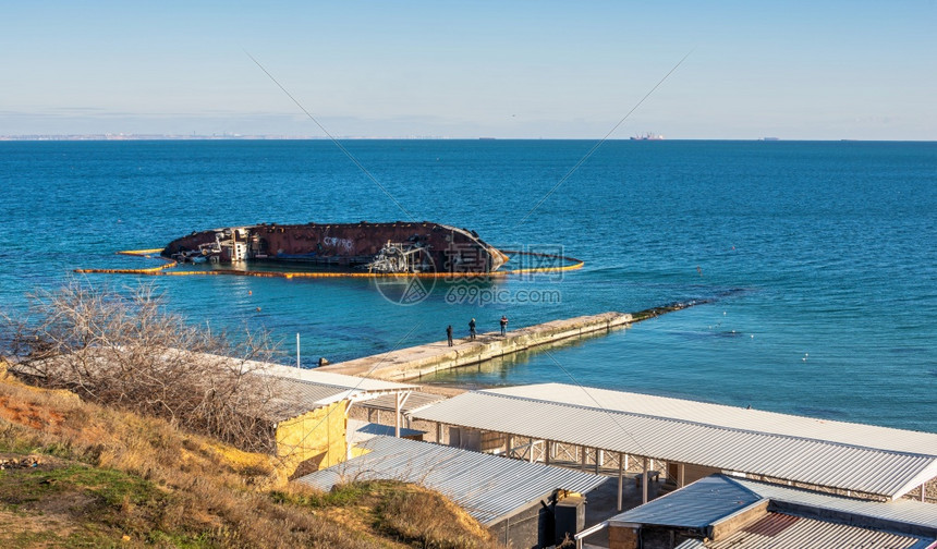 灾难乌克兰奥德萨Odessa120419在乌克兰敖德萨Odessa海岸外一艘小型油轮DELFI残骸破坏太阳图片