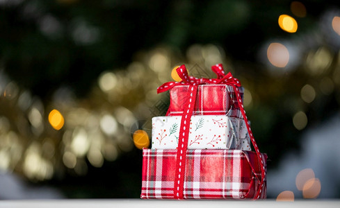 圣诞礼物红箱盒生日情人节购物图片