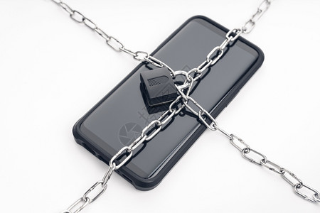 攻击安全的摄影智能手机安全电话连链和锁的安全数字装置网络安全数字装置概念图片