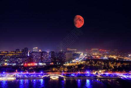 极好的新月光超级血月图片