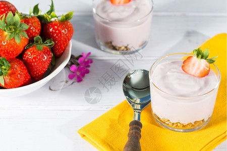 水果开菲尔普通酸奶加美味新鲜草莓一顿饭图片