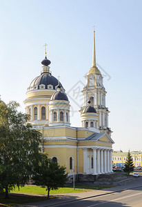俄罗斯雅拉夫地区Rybinsk东正教彼得和保罗大堂蓝色的寺庙雷宾斯克图片